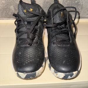Under Armour  lockdown 5 basketball shoe BNWOT